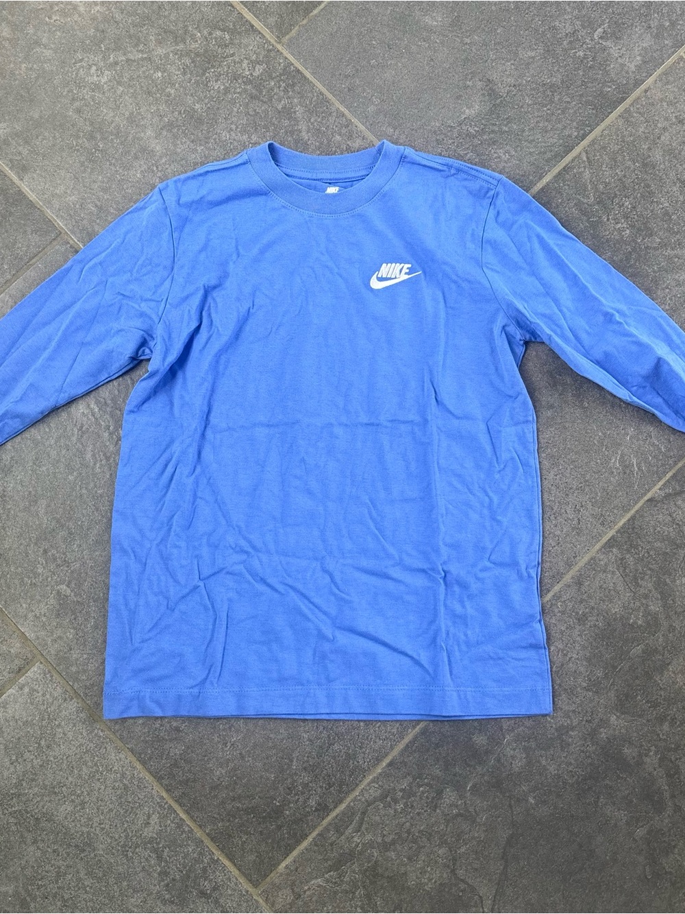 Nike Boys M Youth Long Sleeve Crew Tee in Soft Blue with White Swoosh new